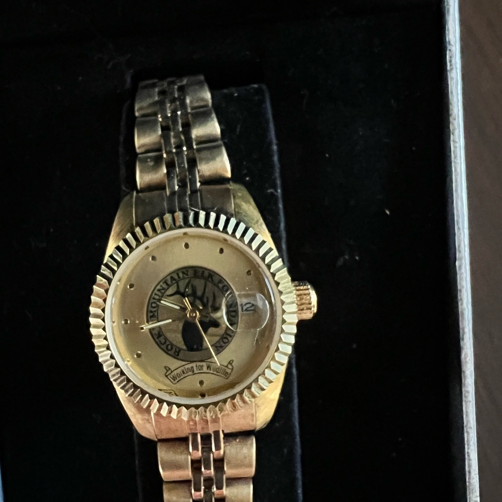 Elk Foundation Original New in the box Elegant Gold Women's Watch